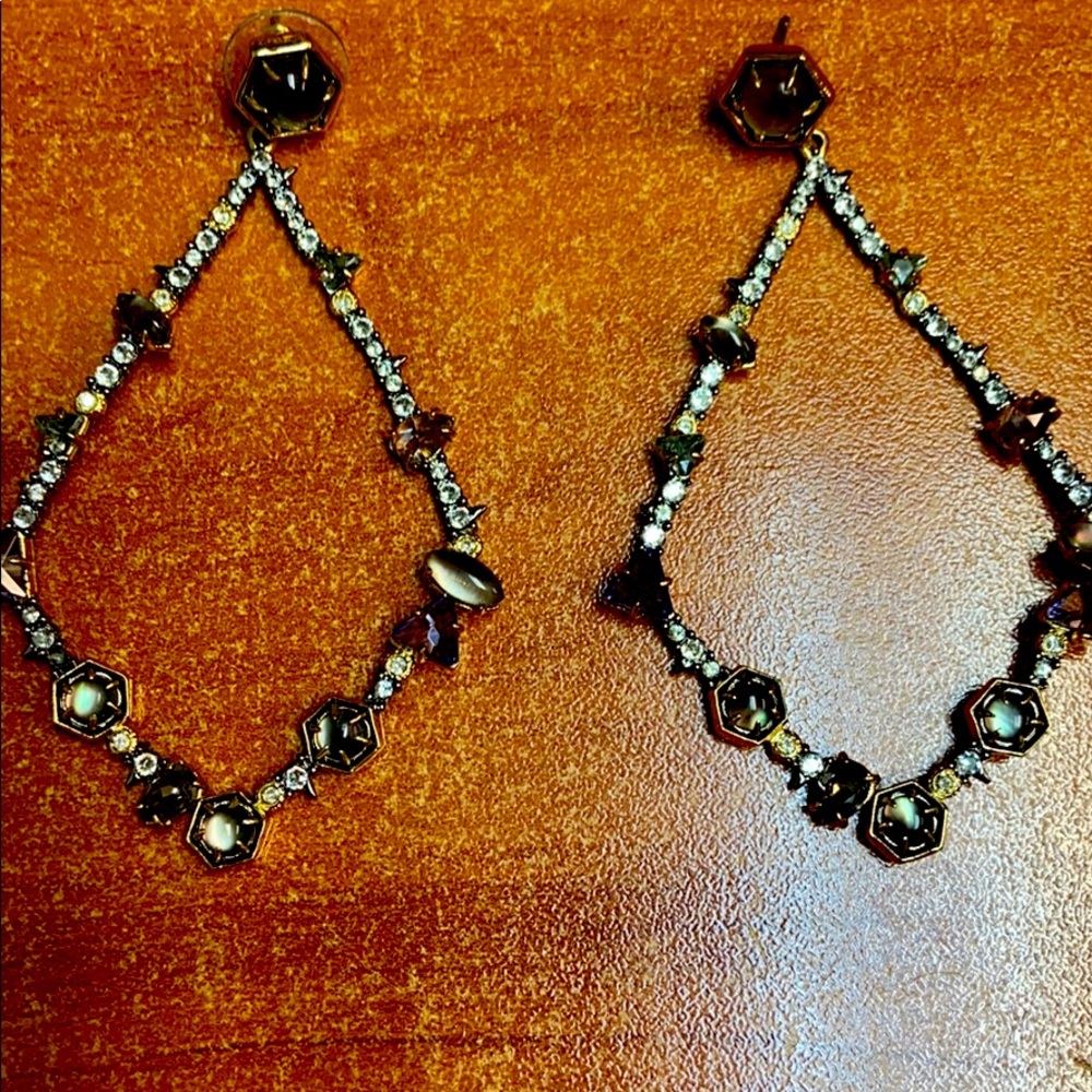 Absolutely stunning dangling earrings